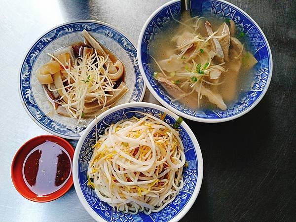 【新北新莊美食】隱藏版街頭巷弄的傳統黑白切和烏醋麵美食—中義