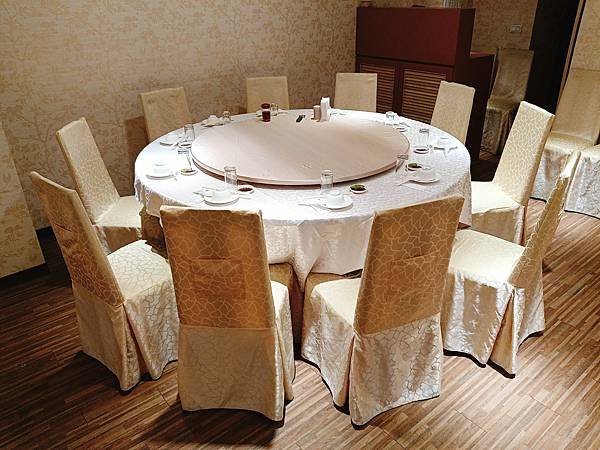 【台北中山美食】台菜活海鮮餐廳宴會桌菜—半斤九兩