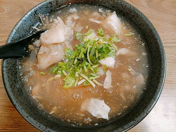 【台北萬華美食】巨無霸花枝裹上薄薄的魚漿的好滋味—金好吃純正