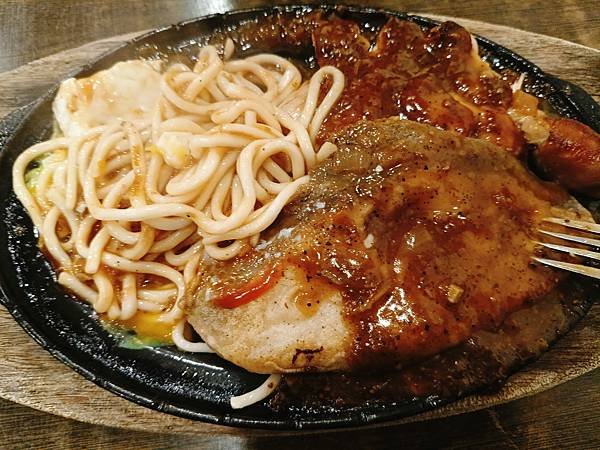 【台北大同美食】道地平價夜巿牛排配上自助的魯肉飯—大牛牛排館