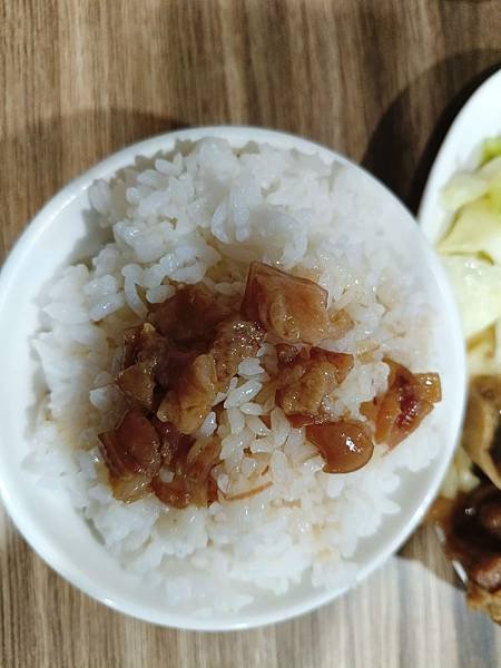 【台北萬華美食】份量絕對足夠的豬腳飯—滿喜豬腳飯麵館