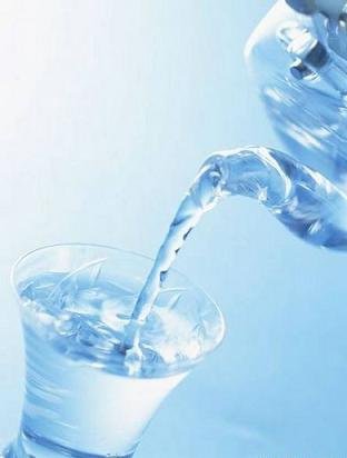 喝水
