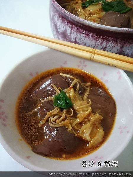 牛肉豬血湯，一點腥味也沒有喔~