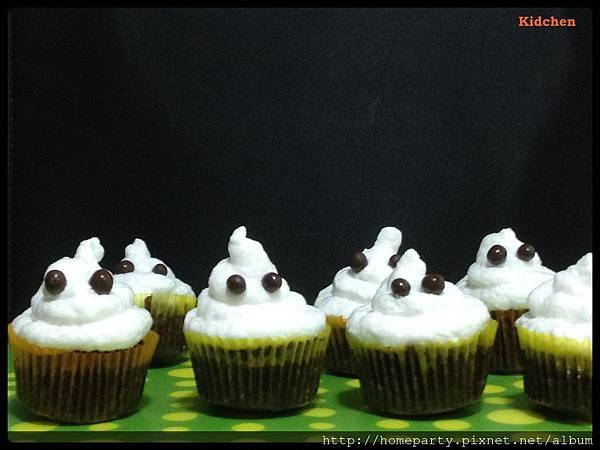 Ghouly Cupcake .jpg