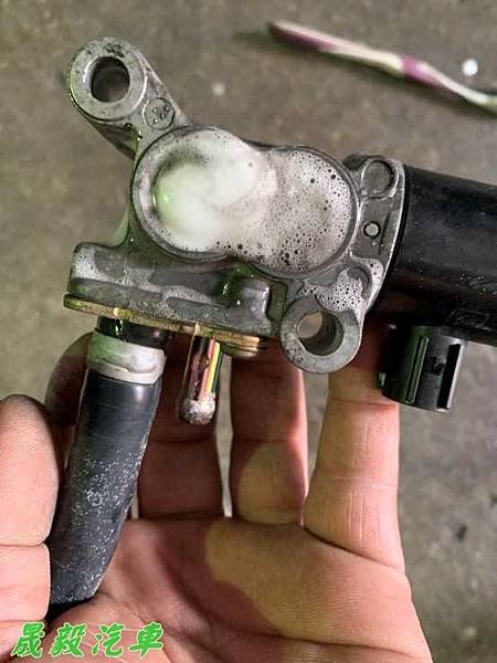 晟毅汽車紅頭雙凸B16B大保養，清積碳、更換謝佛斯機油、齒輪