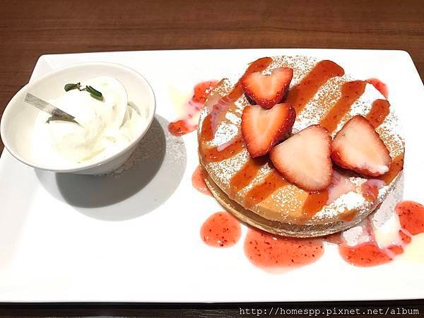 ミルク＆パフェ　よつ葉ホワイトコージ