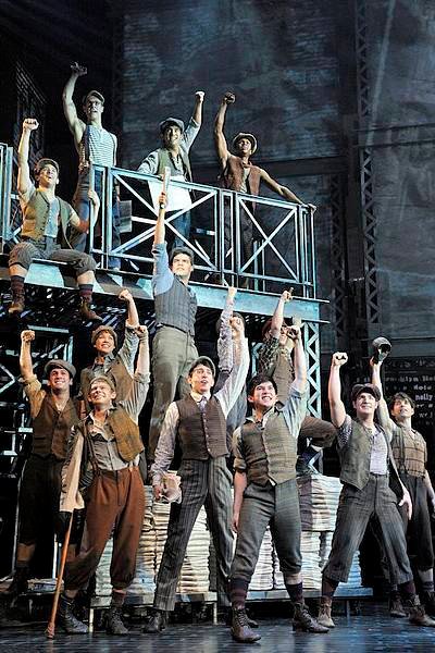 jeremy-jordan-cast-of-newsies