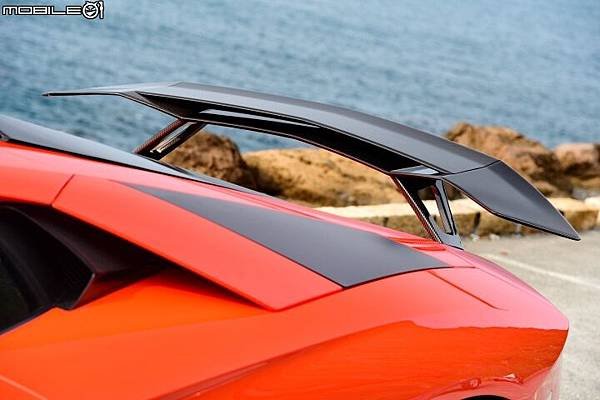 Lamborghini LP700-08.jpg