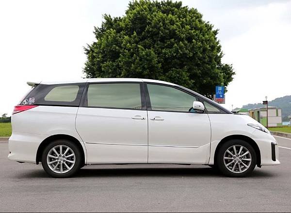 Toyota Previa.JPG