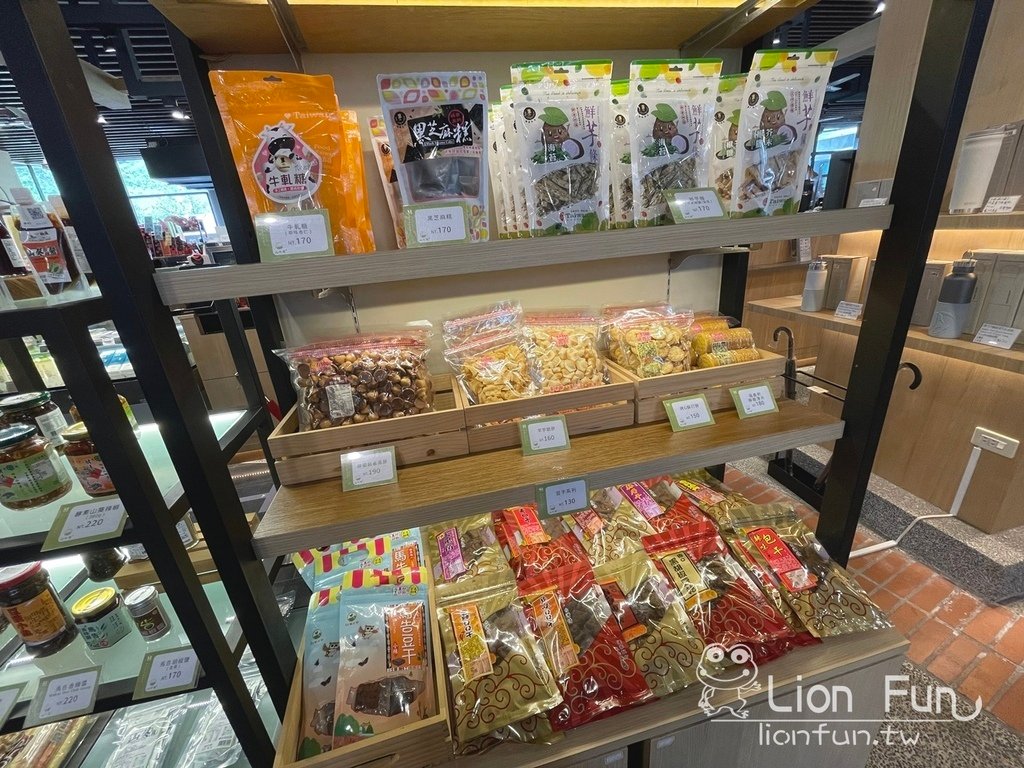嘉義番路景點推薦｜阿里山觸口遊客中心「山の埕」。阿里山下景點