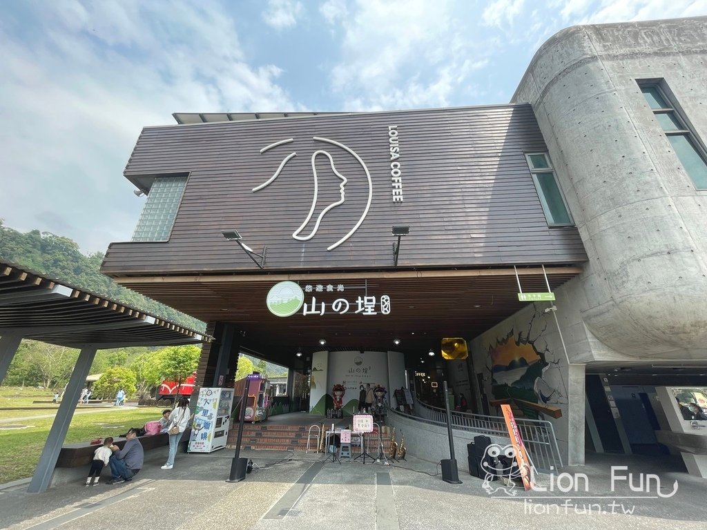 嘉義番路景點推薦｜阿里山觸口遊客中心「山の埕」。阿里山下景點