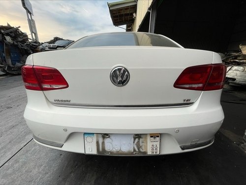 2011 Volkswagen 福斯 PASSAT 白色 1