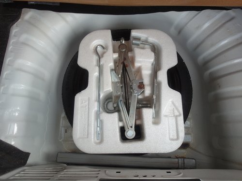 2012 Nissan 日產 新馬曲 白色 1.5 5D