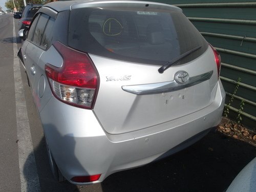 2016 TOYOTA 豐田 YARIS 銀色 1.5 5D