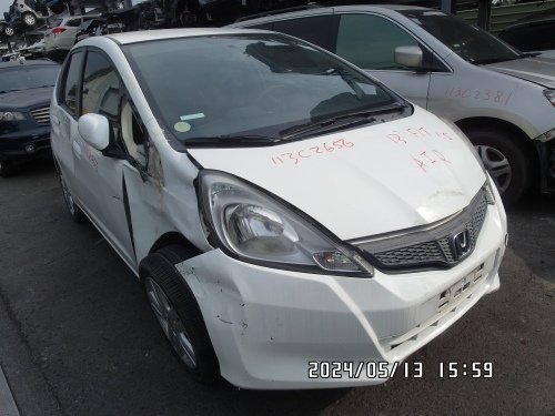 2013 Honda 本田 FIT 白色 1.5 5D