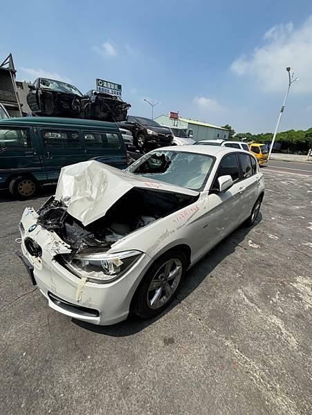 2014年 BMW 寶馬 F20 白色 1.6 5D
