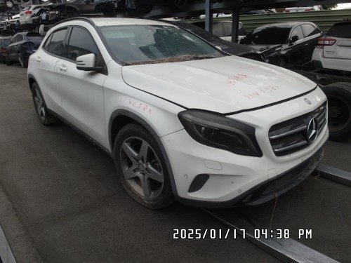 2015年 Benz 賓士 GLA200 白色 2.1