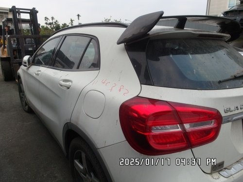 2015年 Benz 賓士 GLA200 白色 2.1