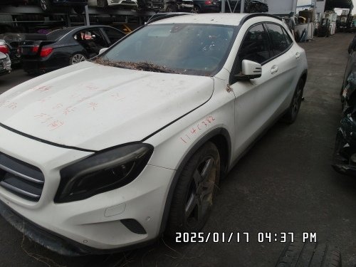 2015年 Benz 賓士 GLA200 白色 2.1