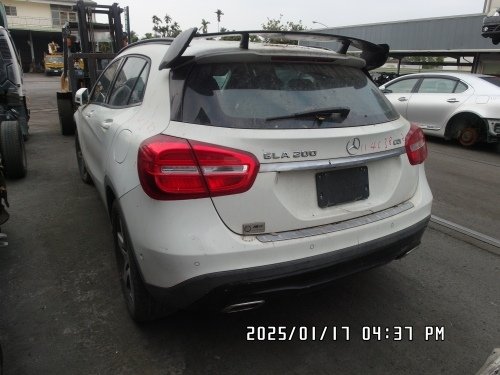 2015年 Benz 賓士 GLA200 白色 2.1