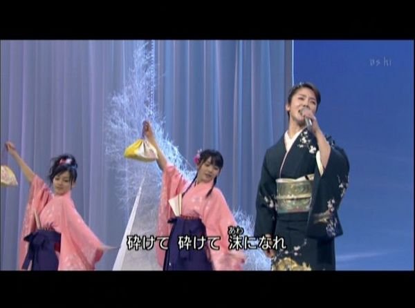 小春（左）道重（右）連續動作之一