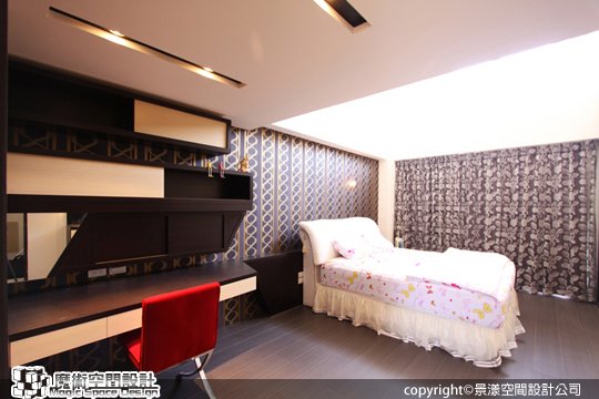[魔術空間設計]室內設計作品-景漾空間設計公司-許沛濬-簡約時尚風  紅與黑雙主色，讓簡潔空間更立體有層次