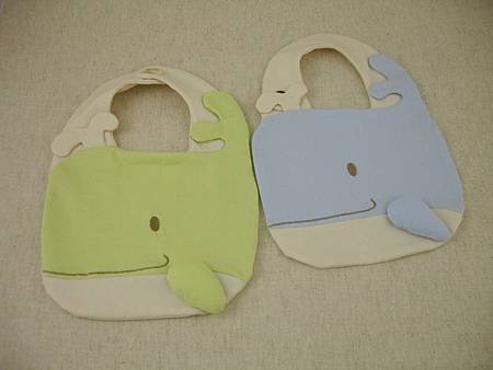 Organic Cotton Bib - Whale