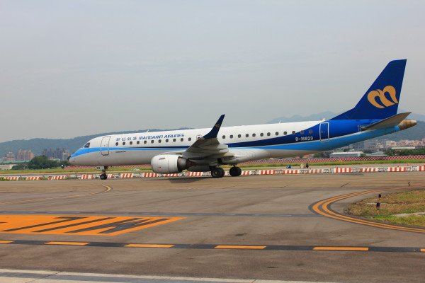華信Embraer 190