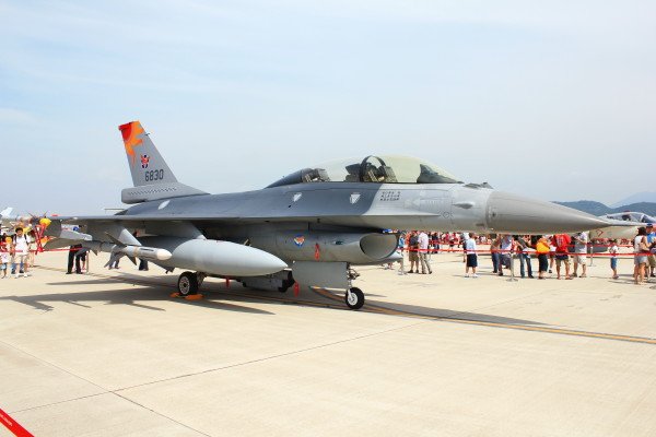F-16B