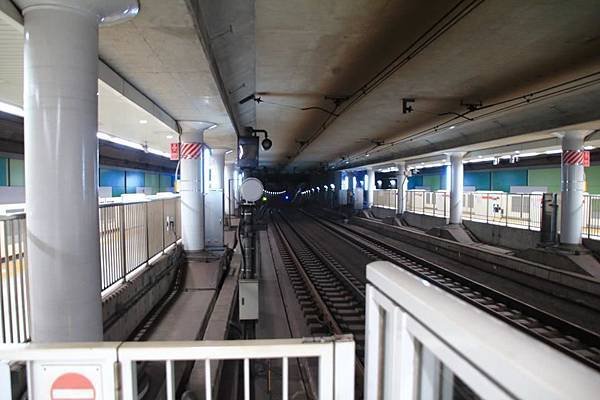 內側的目黑線, 往車站北方沉下去