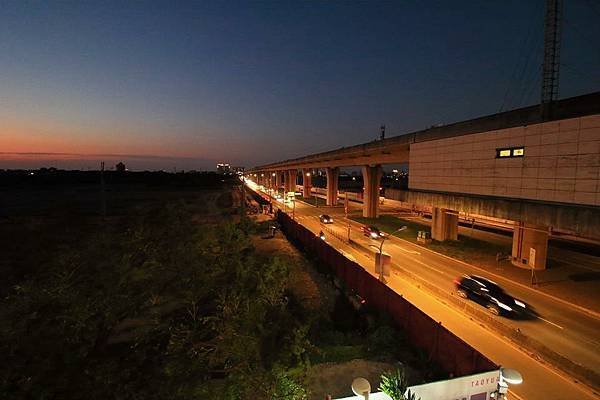 車站西側是一大片空地