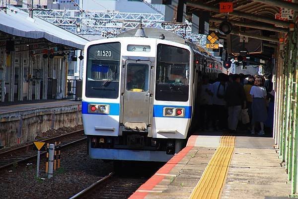 來往關門隧道的旅客還真不少