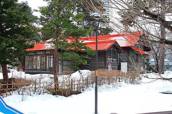 被大雪擋住了