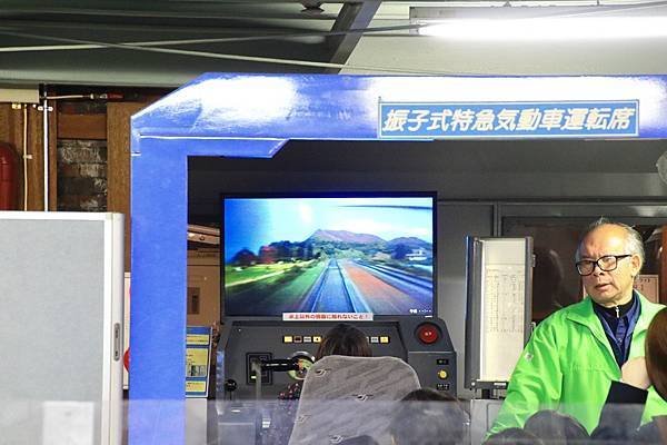 排隊排到滿出來的模擬器