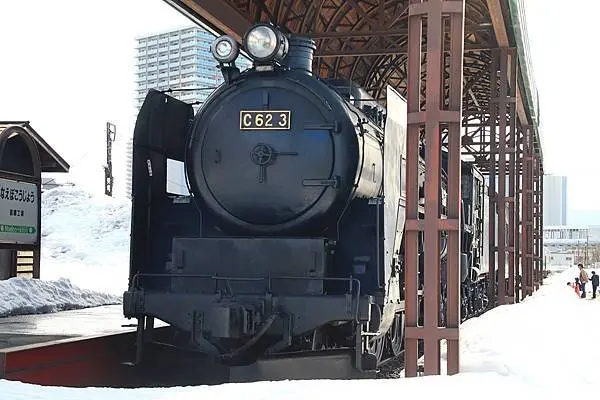 靜態保存在鐵道技術館外面的C62形3號機