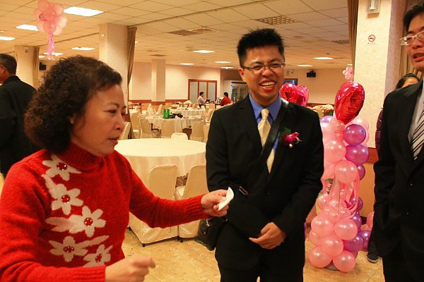 這位媽媽很努力的來挑女婿