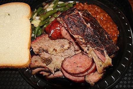 Brisket_House_三肉拼盤.jpg