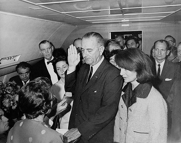 1024px-Lyndon_B._Johnson_taking_the_oath_of_office,_November_1963.jpg