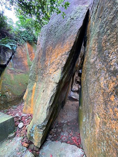 北投 丹鳳山步道、日傳佛教石窟遺跡（弘法大師巖、台灣幸福石）