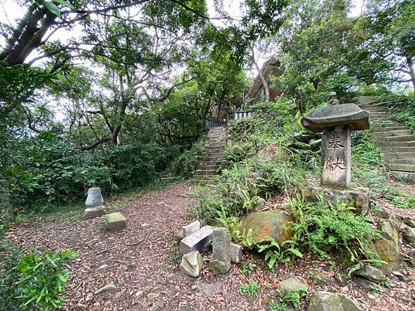 北投 丹鳳山步道、日傳佛教石窟遺跡（弘法大師巖、台灣幸福石）