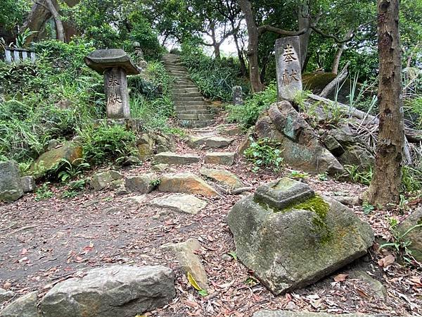 北投 丹鳳山步道、日傳佛教石窟遺跡（弘法大師巖、台灣幸福石）
