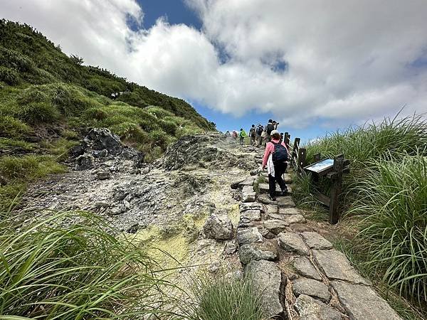 LINE_ALBUM_2023527七星山主峰、東峰_230527_15.jpg