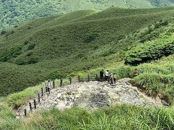 LINE_ALBUM_2023527七星山主峰、東峰_230527_18.jpg