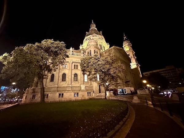 布達佩斯（Domus Vinorum餐廳、鏈橋夜景）匈牙利 