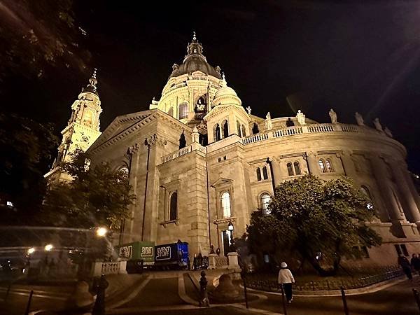 布達佩斯（Domus Vinorum餐廳、鏈橋夜景）匈牙利 