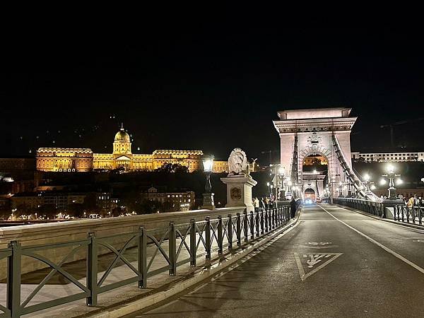 布達佩斯（Domus Vinorum餐廳、鏈橋夜景）匈牙利 