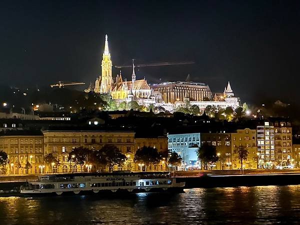 布達佩斯（Domus Vinorum餐廳、鏈橋夜景）匈牙利 