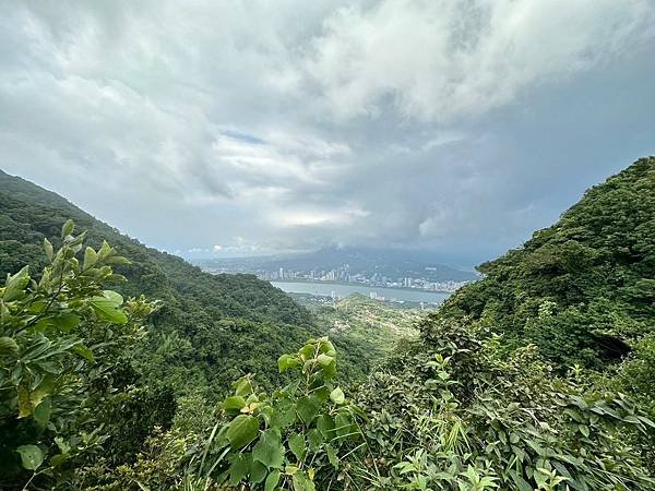 新北觀音山 硬漢嶺、盤絲一尖、二尖、凌雲尖、大崩壁〈台灣百大