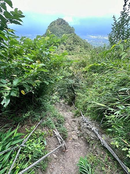 新北觀音山 硬漢嶺、盤絲一尖、二尖、凌雲尖、大崩壁〈台灣百大