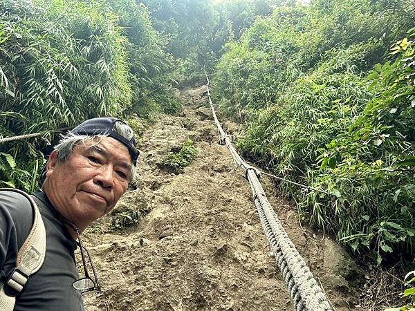 新北觀音山 硬漢嶺、盤絲一尖、二尖、凌雲尖、大崩壁〈台灣百大